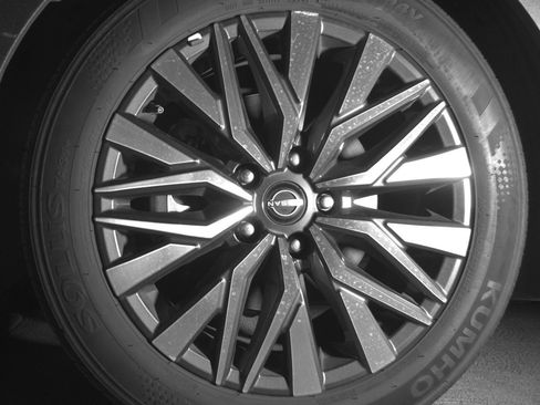 Used 2025 Nissan Altima 2.5 SV FWD image 12