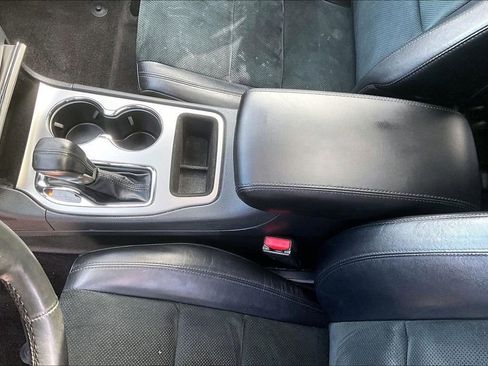 Used 2017 Jeep Grand Cherokee Altitude image 15