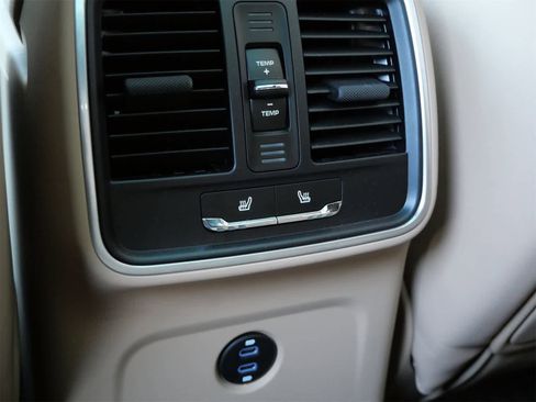 Used 2025 Porsche Macan image 10