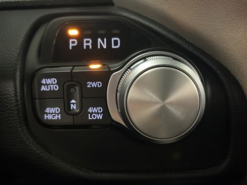 Used 2022 RAM 1500 Laramie AWD/4WD image 18