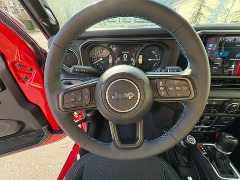 Used 2025 Jeep Wrangler Rubicon w/ Safety Group image 20