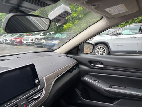 Used 2025 Nissan Altima 2.5 SV FWD image 30
