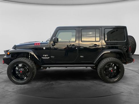 Used 2017 Jeep Wrangler Unlimited Sahara w/ Dual Top Group AWD/4WD image 5