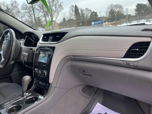 Used 2014 Chevrolet Traverse LT image 17