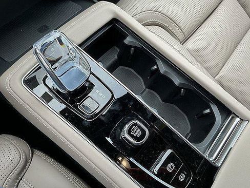 New 2026 Volvo XC90 T8 Ultra w/ Protection Package AWD/4WD image 19