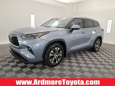 Used 2021 Toyota Highlander XLE AWD/4WD image 1