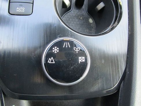 Used 2022 Nissan Rogue SV image 25