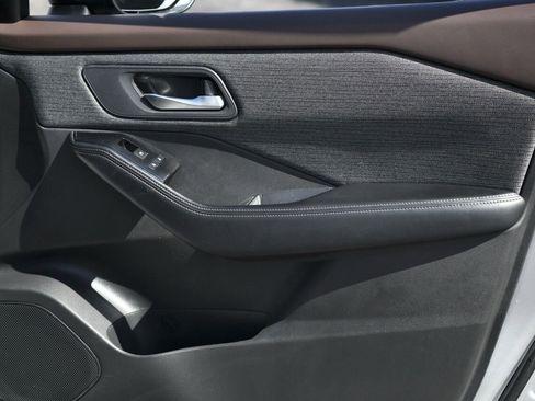 Used 2023 Nissan Rogue SV image 18