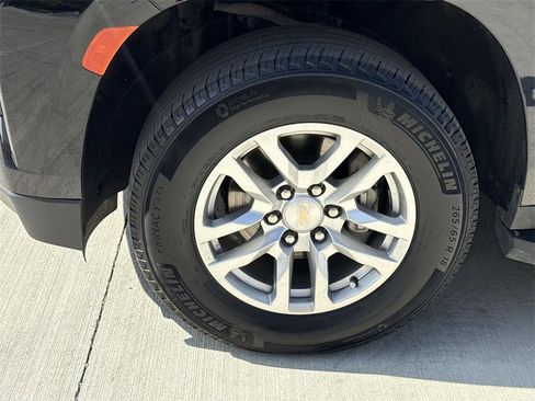 Used 2024 Chevrolet Suburban LS image 30