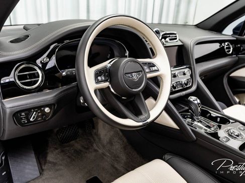 Used 2022 Bentley Bentayga image 29