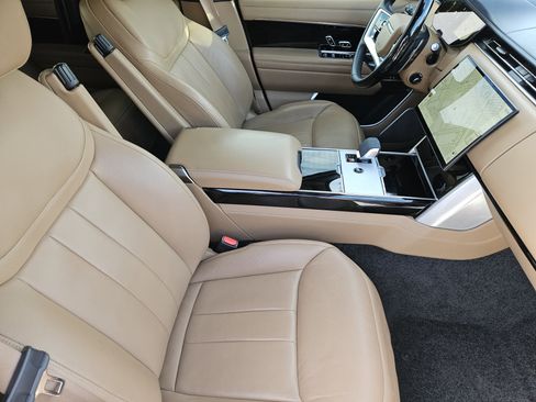 Used 2024 Land Rover Range Rover Autobiography image 16
