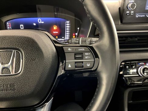 Used 2025 Honda Pilot Elite image 12