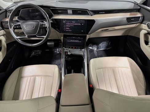 Used 2023 Audi e-tron Premium Plus w/ Premium Plus Package AWD/4WD image 11