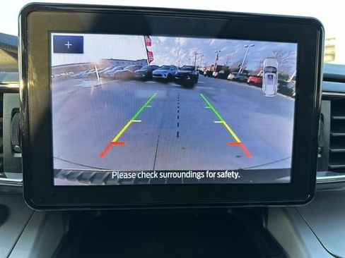 Used 2022 Ford Explorer XLT w/ Equipment Group 202A image 25