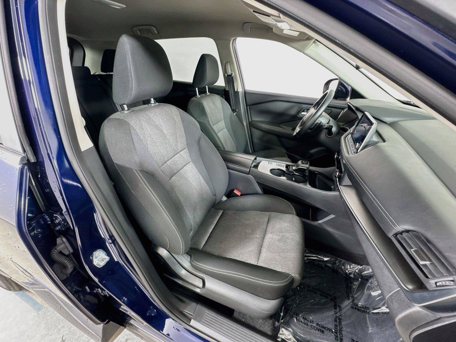 Used 2025 Nissan Rogue SV FWD image 25