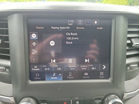 Used 2024 RAM 2500 Big Horn AWD/4WD image 30