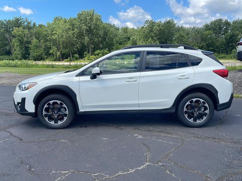 Used 2023 Subaru Crosstrek 2.0i Premium AWD/4WD image 2