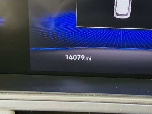 Used 2025 Volkswagen Taos SE image 19