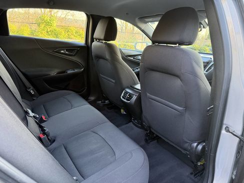 Used 2017 Chevrolet Malibu LT image 24