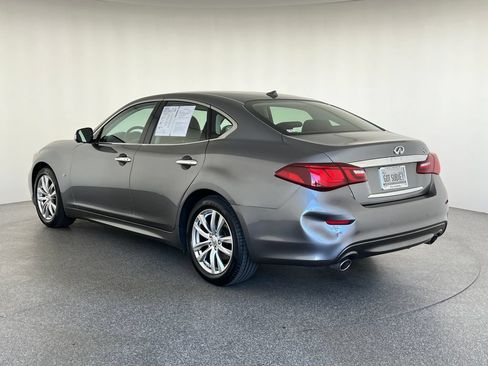 Used 2017 INFINITI Q70 3.7 RWD image 6