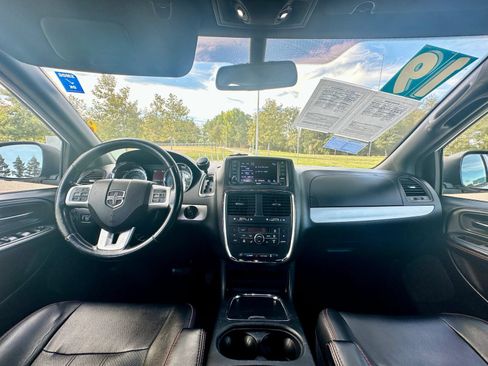 Used 2019 Dodge Grand Caravan GT FWD image 14
