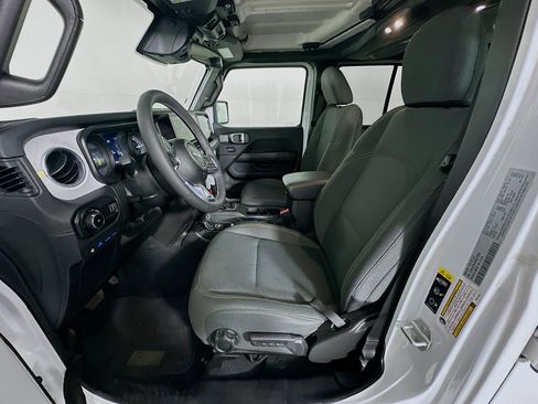 Used 2025 Jeep Wrangler Sahara w/ Safety Group image 13