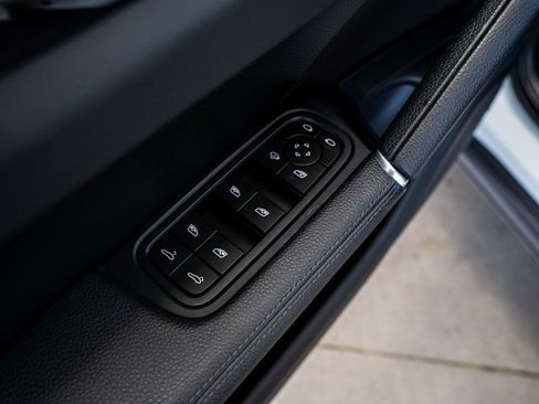 Used 2023 Porsche Cayenne Platinum Edition image 31