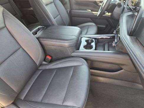 Used 2025 Chevrolet Tahoe LT RWD image 12