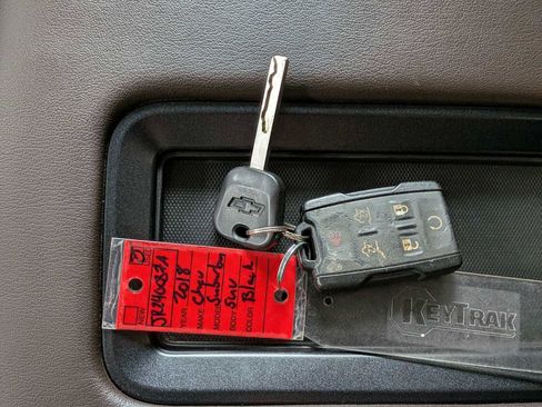 Used 2018 Chevrolet Suburban LT image 34