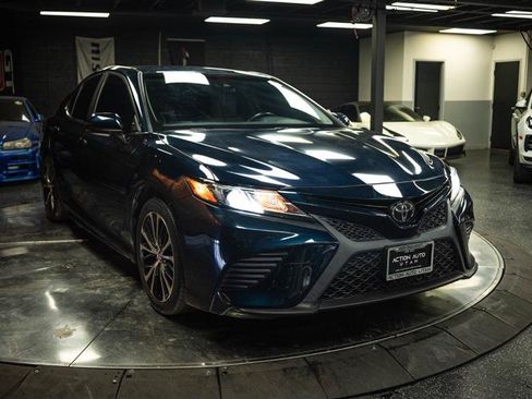 Used 2018 Toyota Camry SE FWD image 5