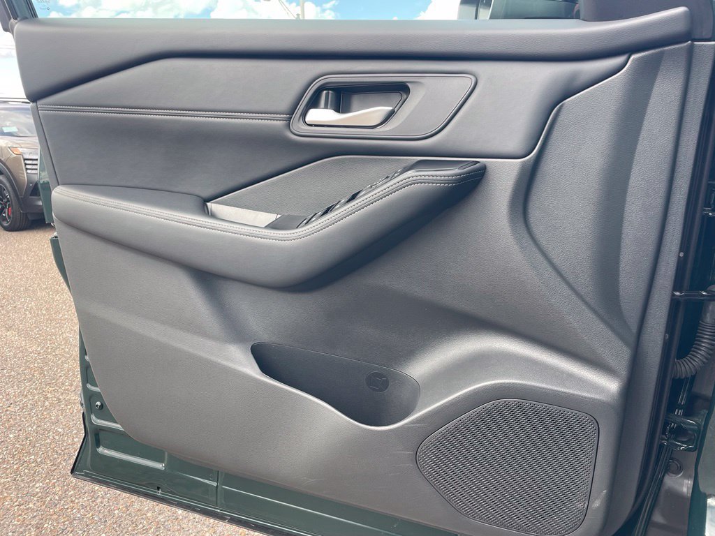 Used 2026 Nissan Rogue Dark Armor FWD image 13
