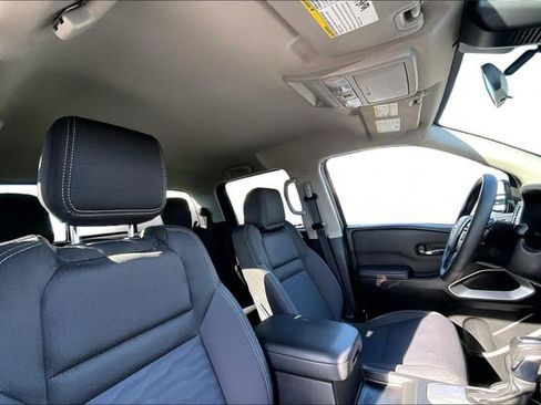 Used 2023 Nissan Frontier SV w/ Graphics Package image 19