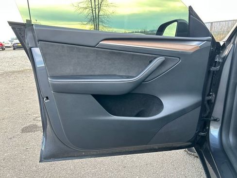 Used 2023 Tesla Model Y Performance image 15