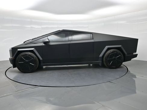 Used 2024 Tesla Cybertruck AWD Crew Cab image 10