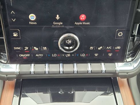 Used 2026 GMC Yukon Denali w/ Sun & Power Step Package AWD/4WD image 16