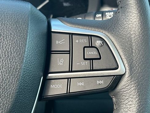 Used 2026 Toyota Sienna XLE FWD image 21