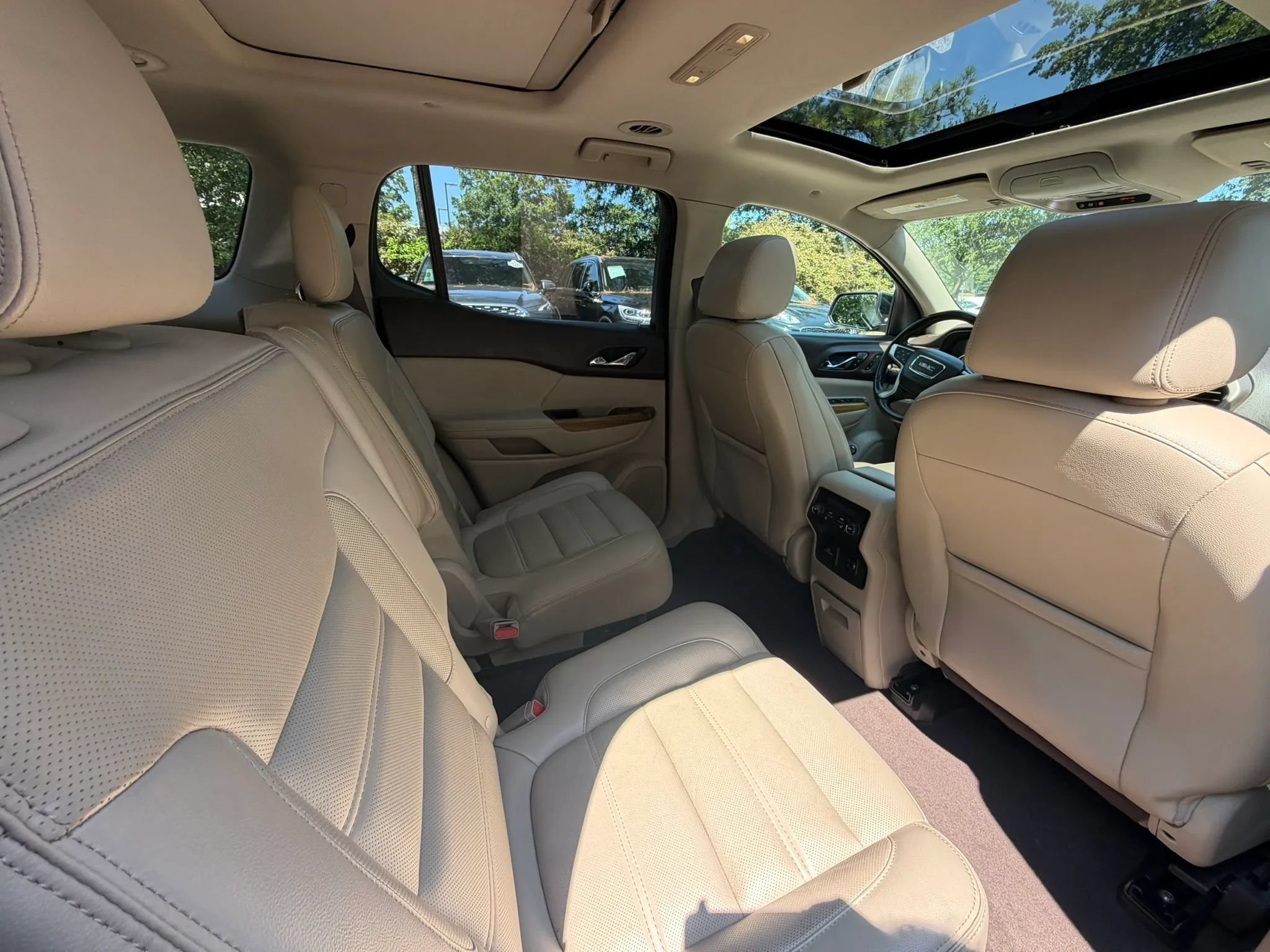 Used 2018 GMC Acadia Denali AWD/4WD image 15