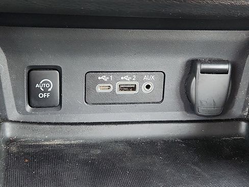 Used 2025 Nissan Sentra SV FWD image 9