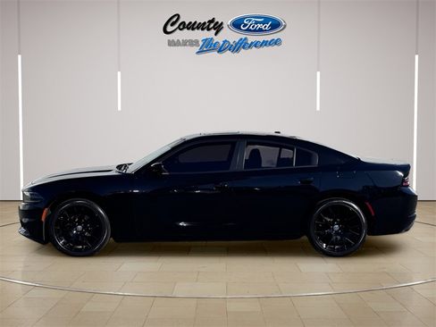 Used 2021 Dodge Charger SXT w/ Leather Interior Group image 3