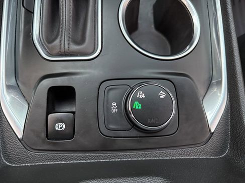 Used 2019 Chevrolet Traverse RS image 41