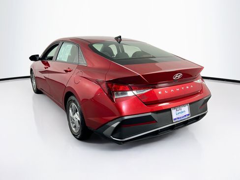 Used 2024 Hyundai Elantra SE FWD image 7