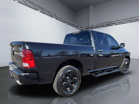 Used 2017 RAM 1500 Express w/ Black Ram 1500 Express Group image 8