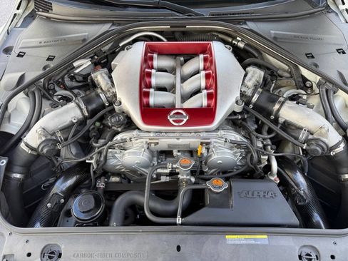 Used 2016 Nissan GT-R Premium image 22