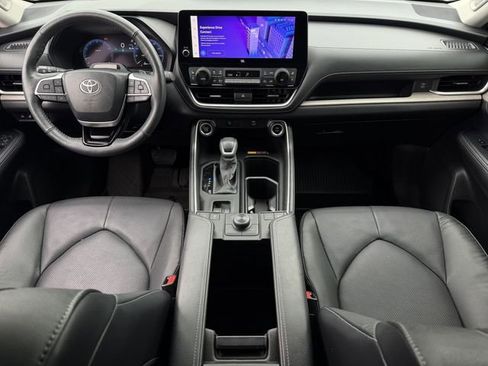 Certified 2024 Toyota Grand Highlander AWD image 11