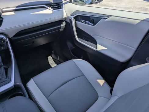 Used 2020 Toyota RAV4 XLE Premium FWD image 16