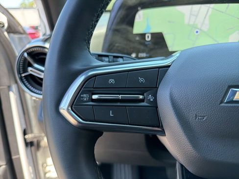 Used 2025 Chevrolet Equinox LT FWD image 19