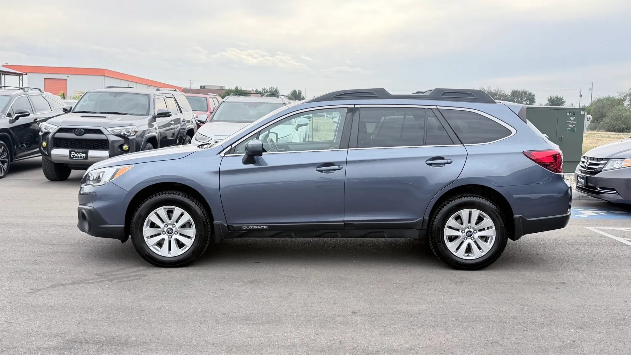 Used 2017 Subaru Outback 2.5i Premium w/ Popular Package #2 AWD/4WD image 9