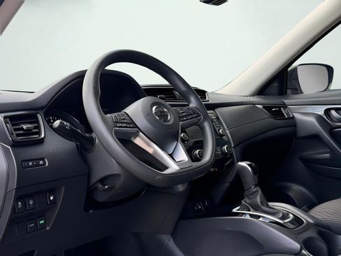 Used 2019 Nissan Rogue S FWD image 2