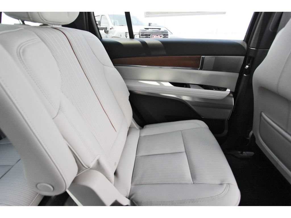 New 2027 Cadillac Vistiq Luxury AWD/4WD image 11