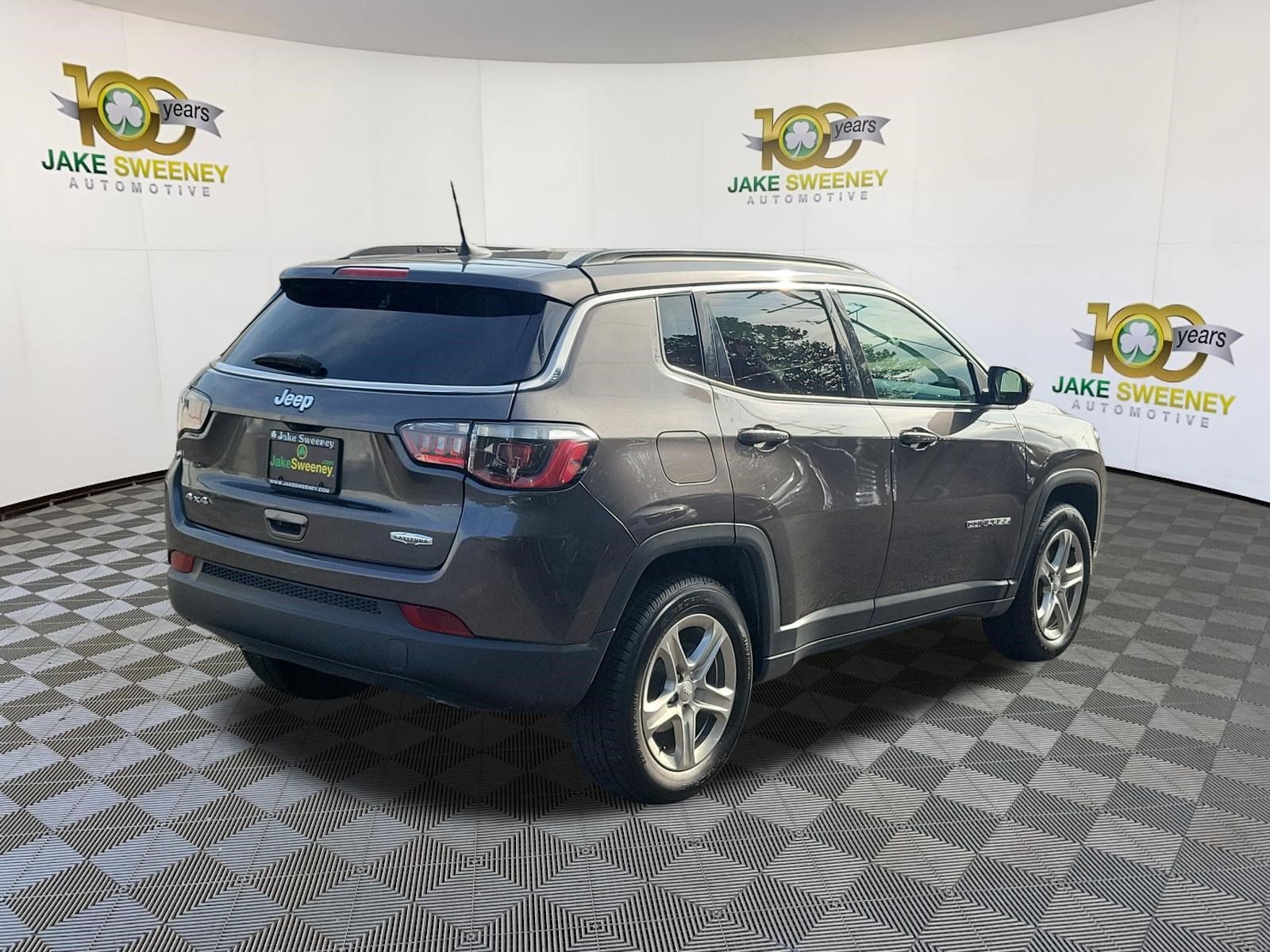 Used 2024 Jeep Compass Latitude AWD/4WD image 5